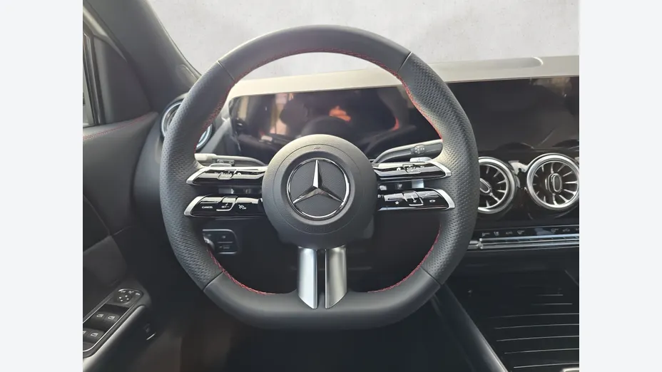 MERCEDES-BENZ GLA GLA 200 AMG Line Nowy