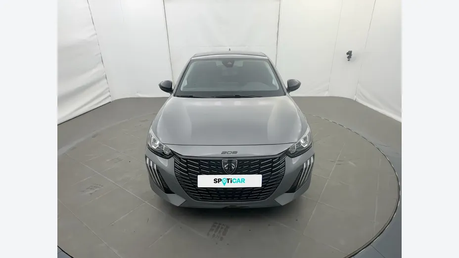 PEUGEOT 208 -