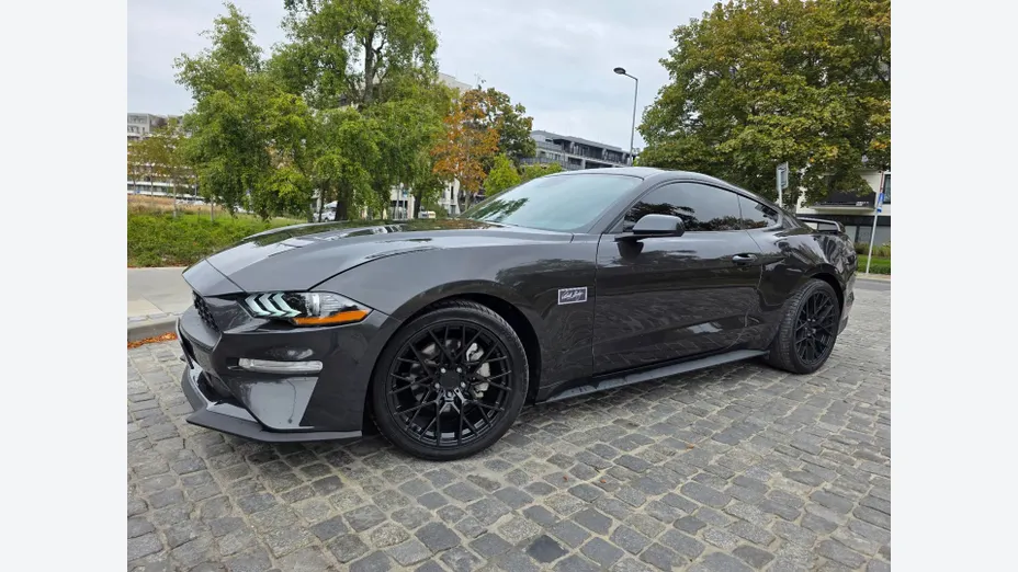 FORD Mustang -