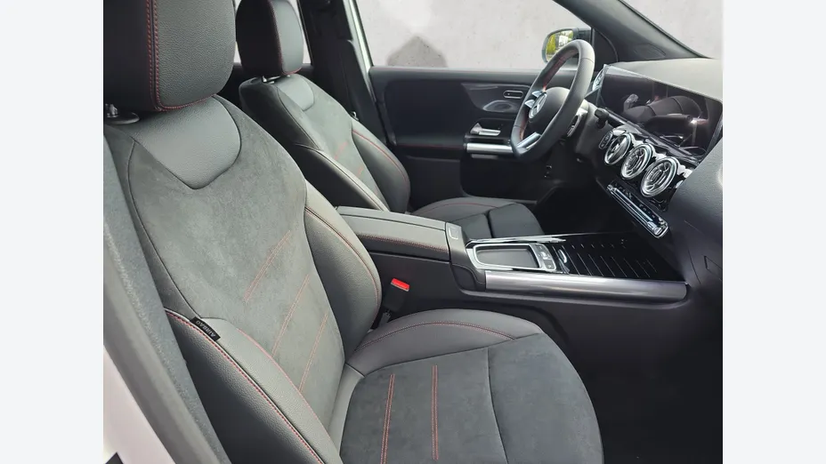 MERCEDES-BENZ GLA GLA 200 AMG Line Nowy