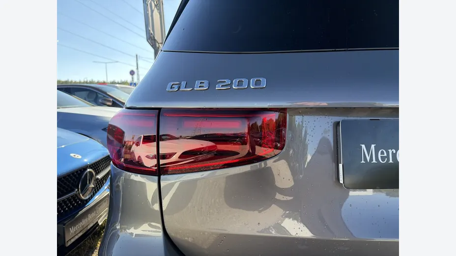 MERCEDES-BENZ GLB GLB 200 mHEV AMG Line 7G-DCT