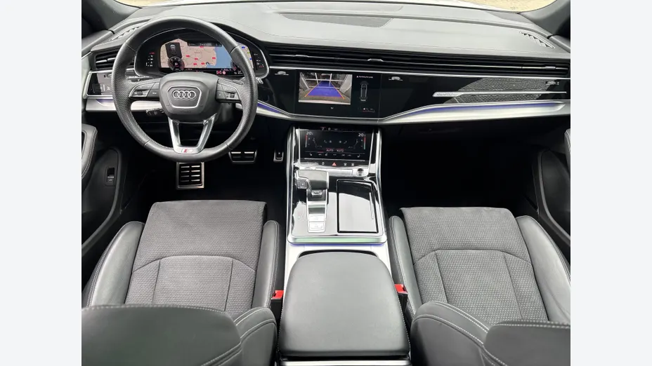 AUDI Q8 -