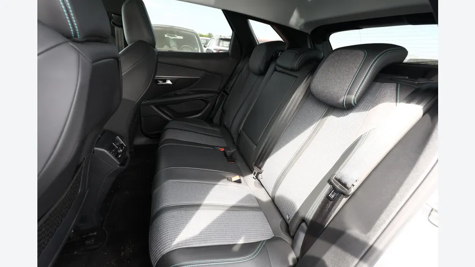 PEUGEOT 3008 -