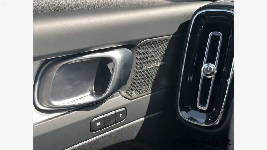 VOLVO XC40 XC40 B3 Plus Dark aut