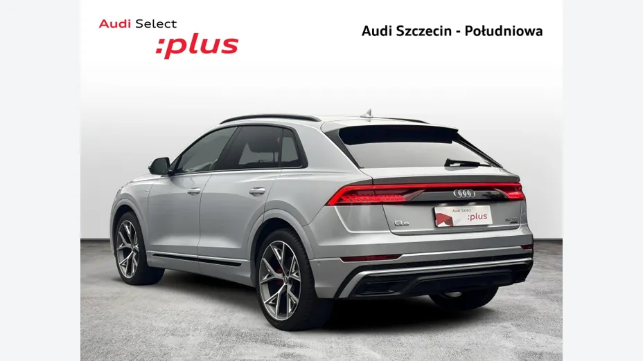 AUDI Q8 -