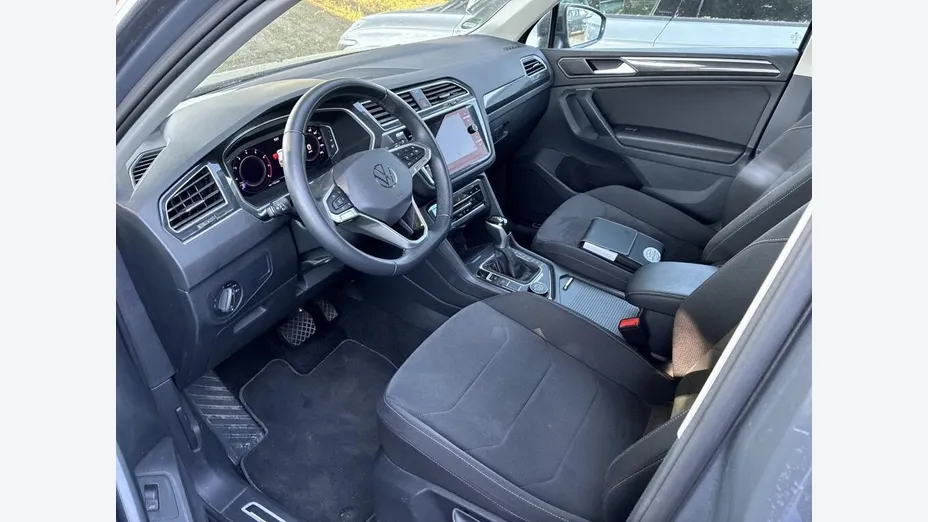 VOLKSWAGEN Tiguan -