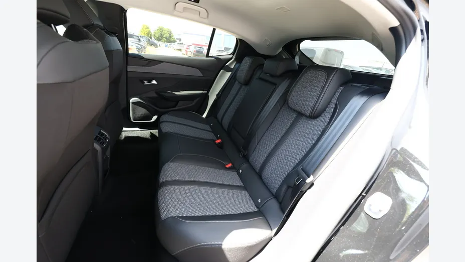 PEUGEOT 408 -