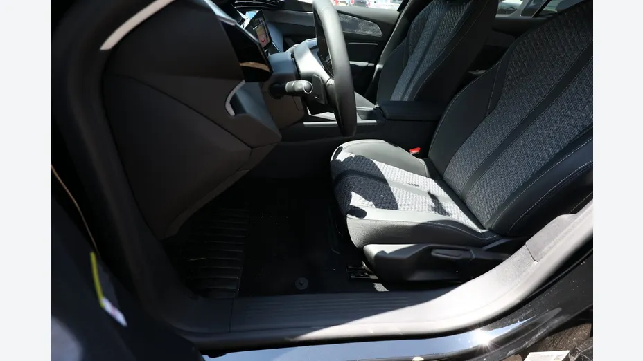 PEUGEOT 408 -