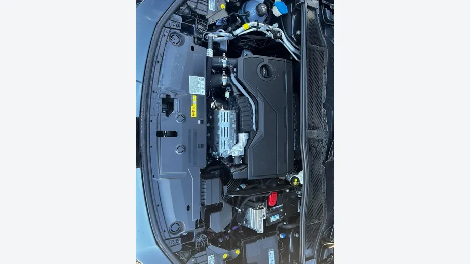 PEUGEOT 408 -