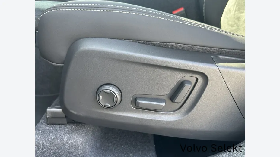 VOLVO XC40 XC40 B3 Plus Dark aut