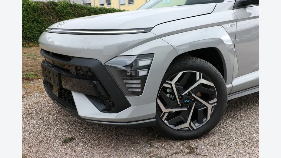HYUNDAI Kona -