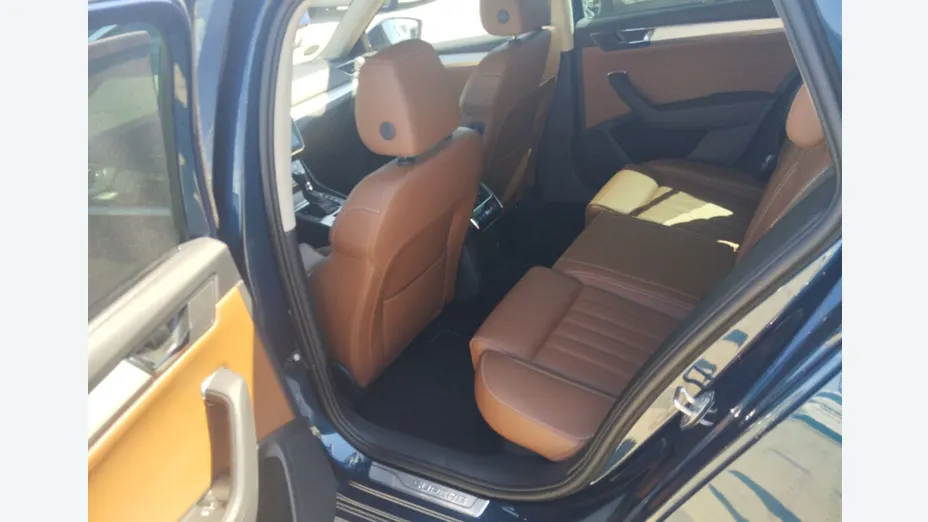 SKODA Superb -