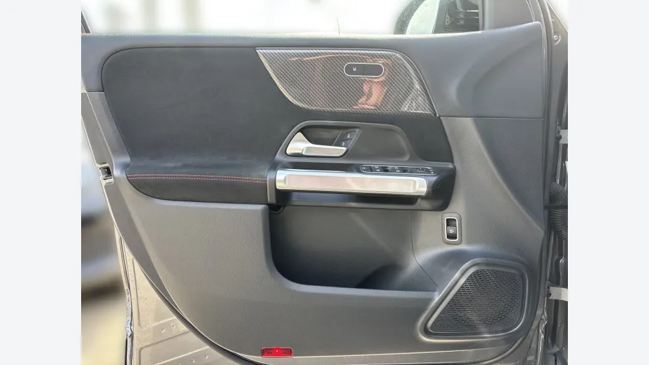 MERCEDES-BENZ GLB GLB 200 mHEV AMG Line 7G-DCT