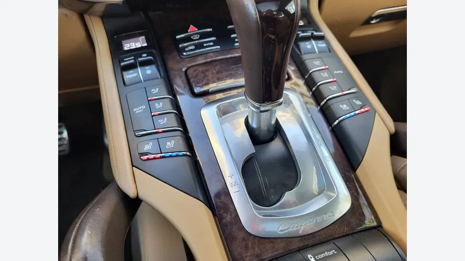 PORSCHE Cayenne -