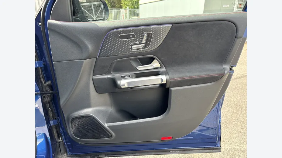 MERCEDES-BENZ GLB GLB 220 d 4-Matic AMG Line 8G-DCT