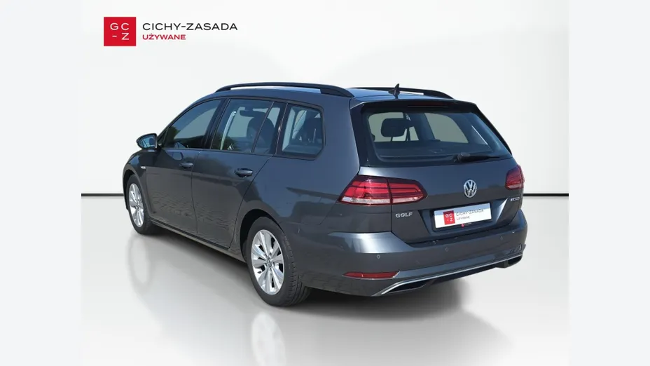 VOLKSWAGEN Golf -