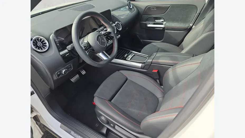 MERCEDES-BENZ GLA GLA 200 AMG Line Nowy