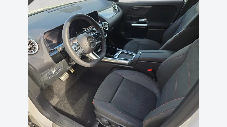 MERCEDES-BENZ GLA GLA 200 AMG Line Nowy