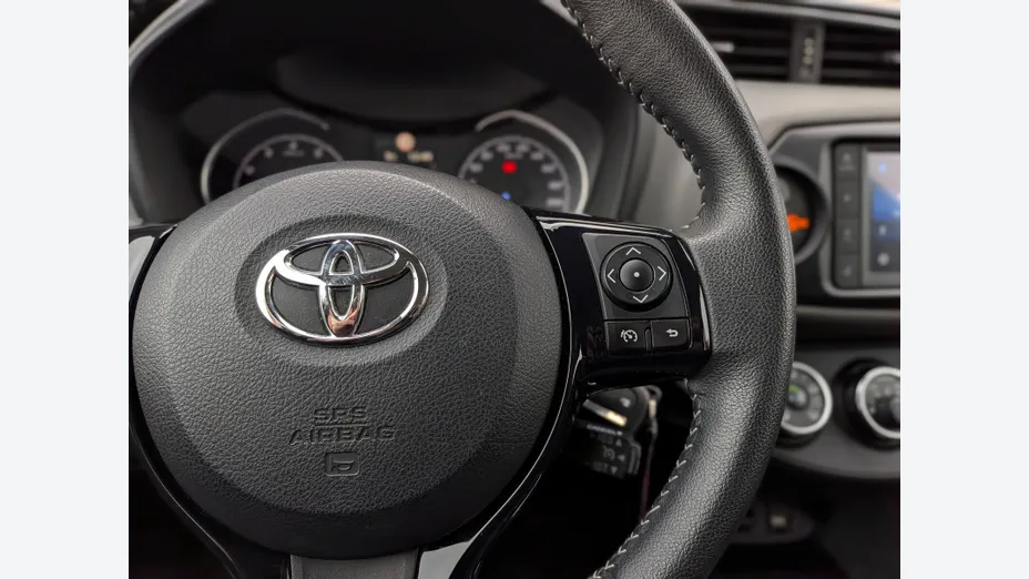 TOYOTA Yaris Yaris 1.0 Premium