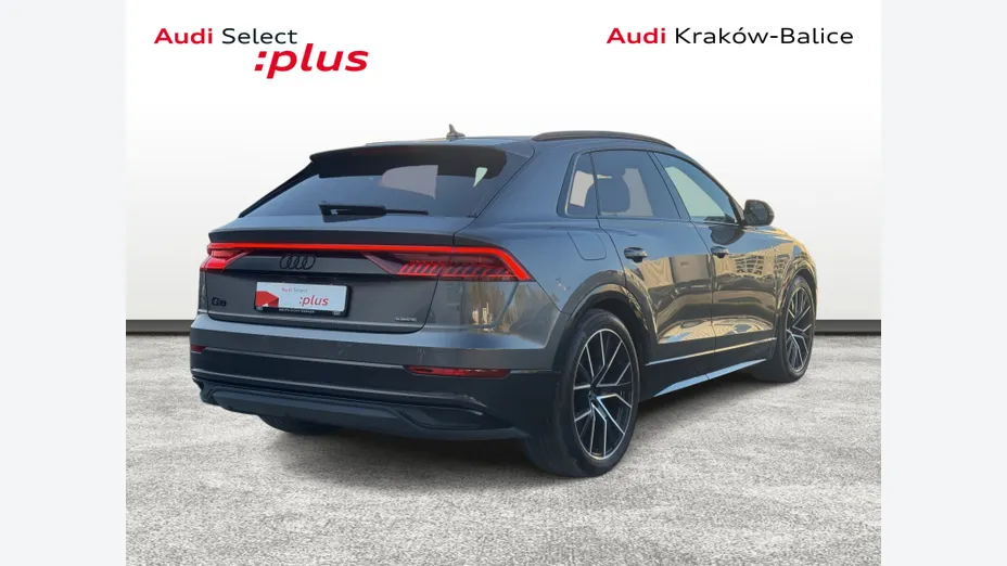 AUDI Q8 -