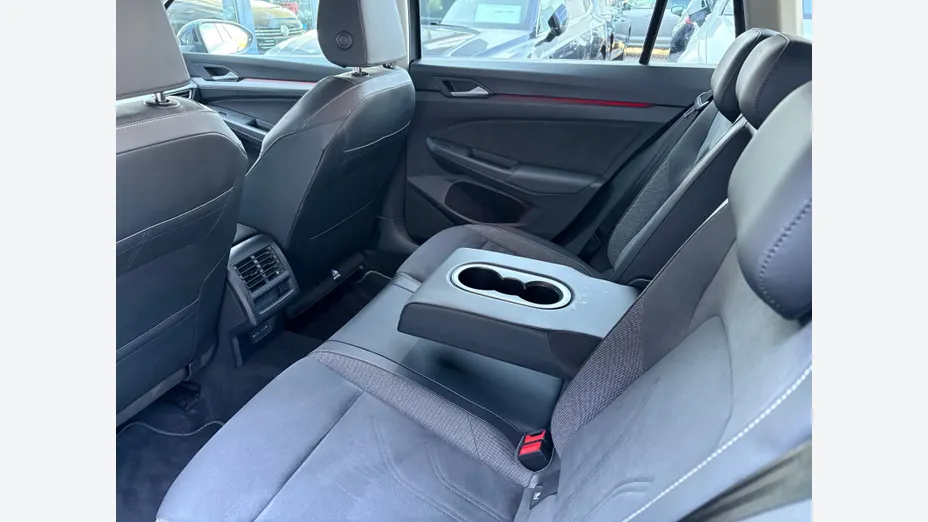 VOLKSWAGEN Golf -