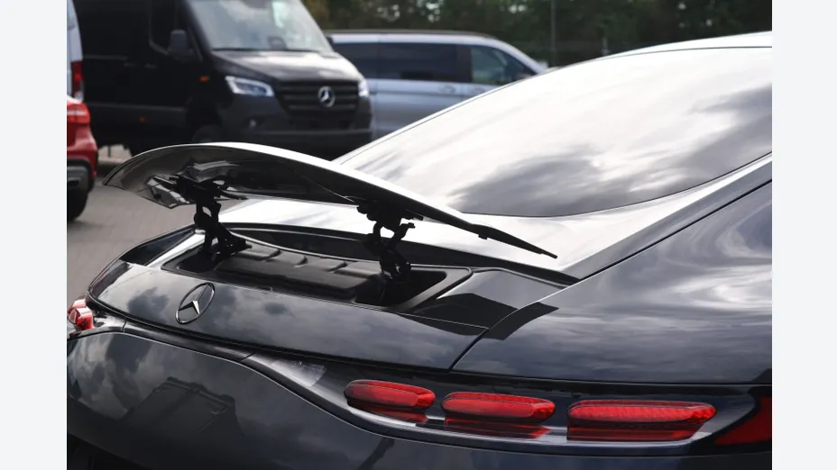 MERCEDES-BENZ AMG GT -