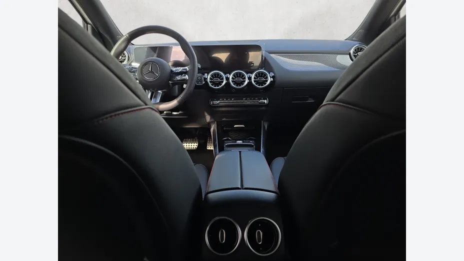 MERCEDES-BENZ GLA GLA 200 AMG Line Nowy
