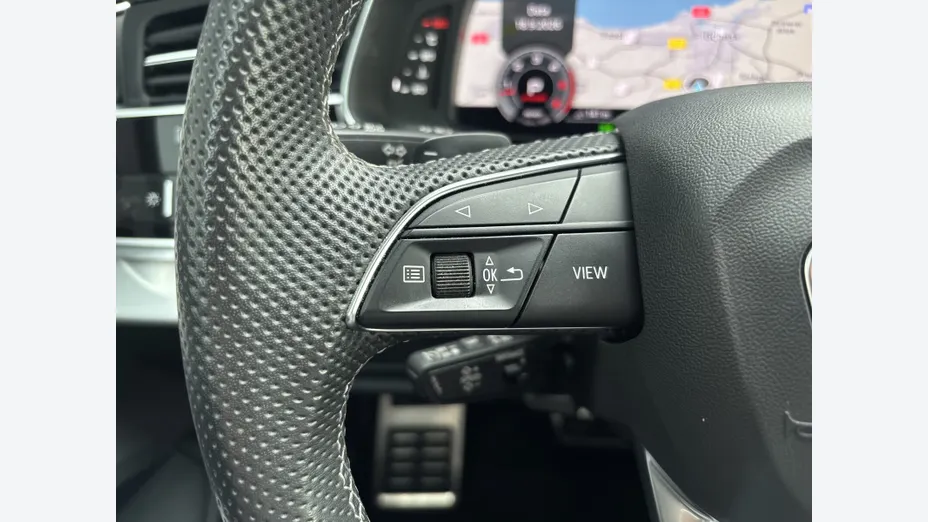 AUDI Q8 -