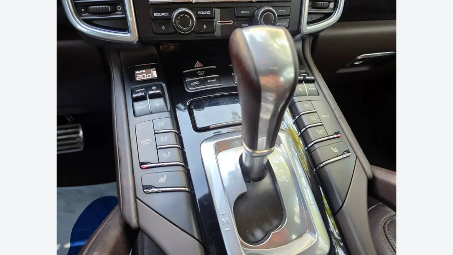 PORSCHE Cayenne -