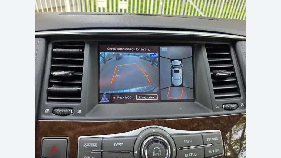 INFINITI QX80 -