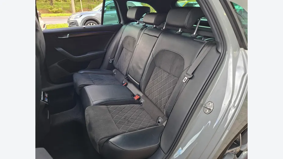 SKODA Superb Superb 2.0 TDI SCR Sportline DSG