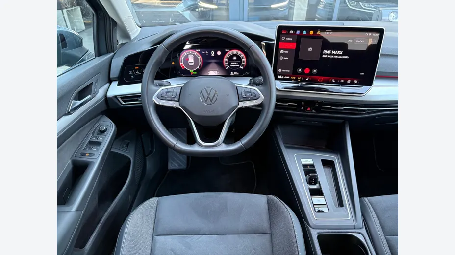 VOLKSWAGEN Golf -