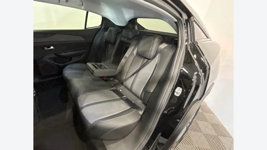 PEUGEOT 408 -
