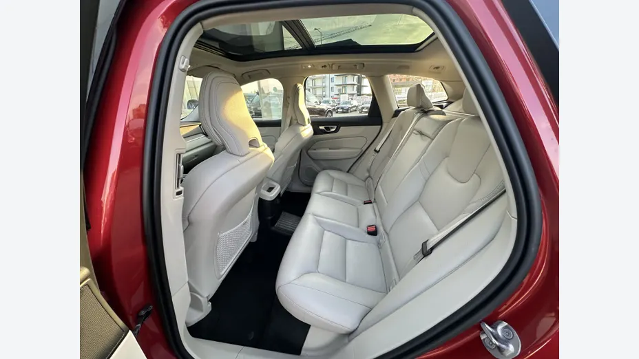 VOLVO XC60 XC60 T6 Plug-In Hybrid AWD Core aut