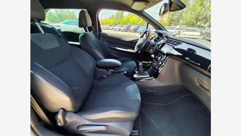 CITROEN DS3 -