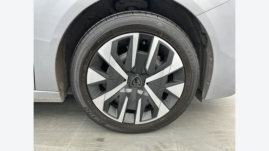 PEUGEOT 208 -