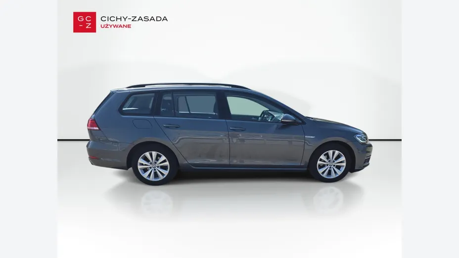 VOLKSWAGEN Golf -