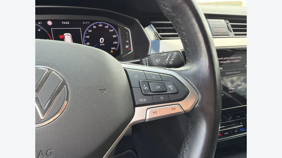 VOLKSWAGEN Passat -