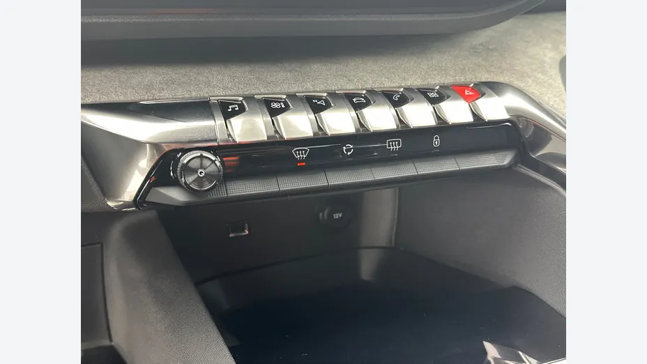 PEUGEOT 3008 -
