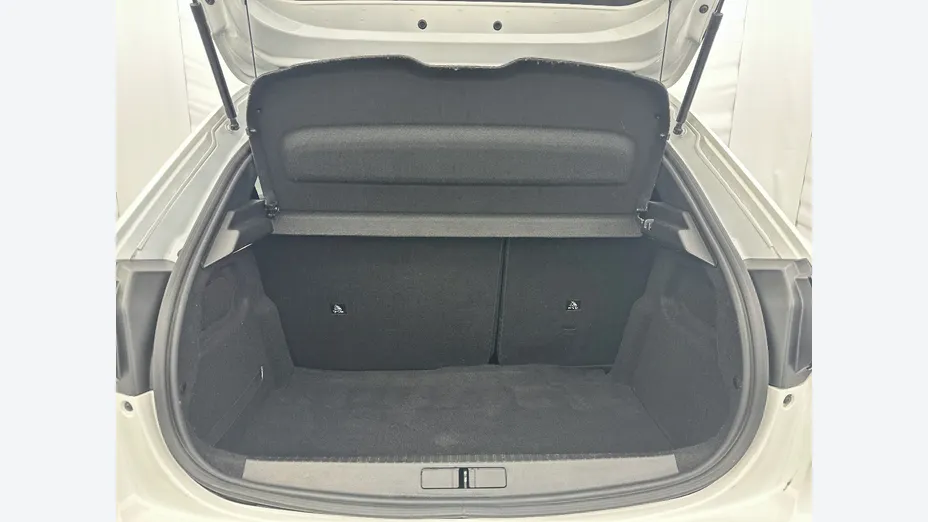 PEUGEOT 208 -