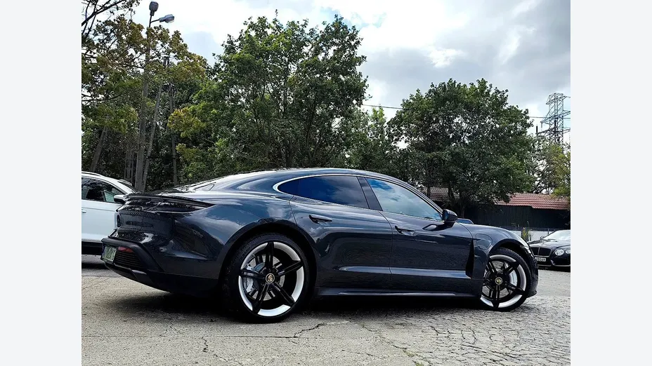 PORSCHE Taycan Taycan