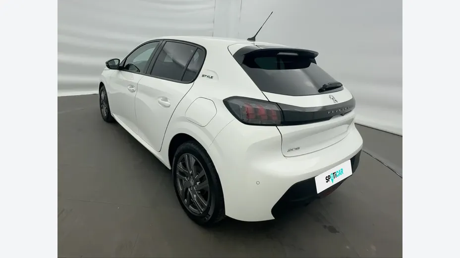 PEUGEOT 208 -