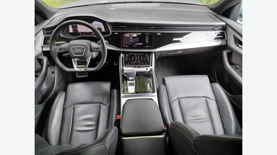 AUDI Q8 -