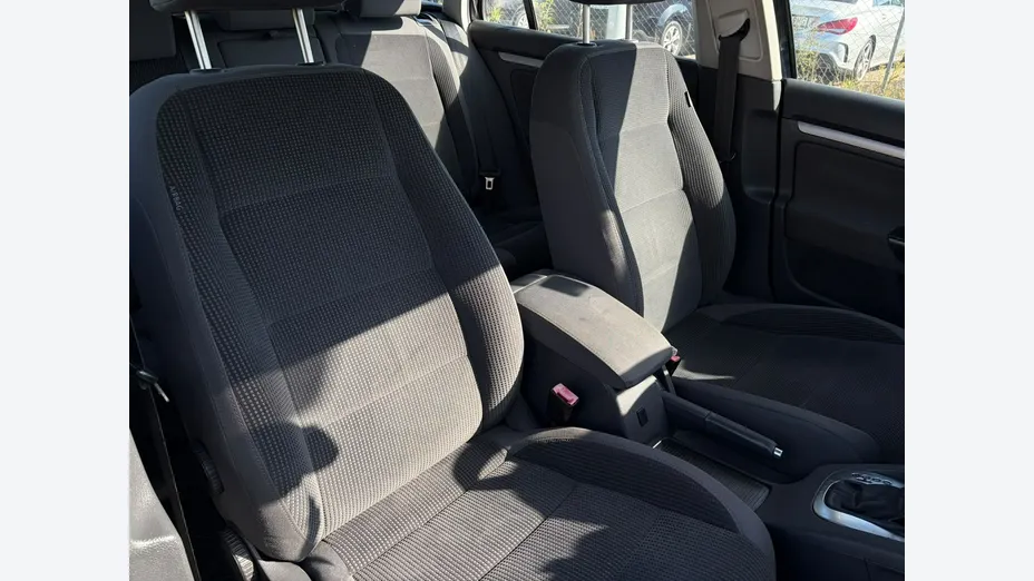 VOLKSWAGEN Golf -