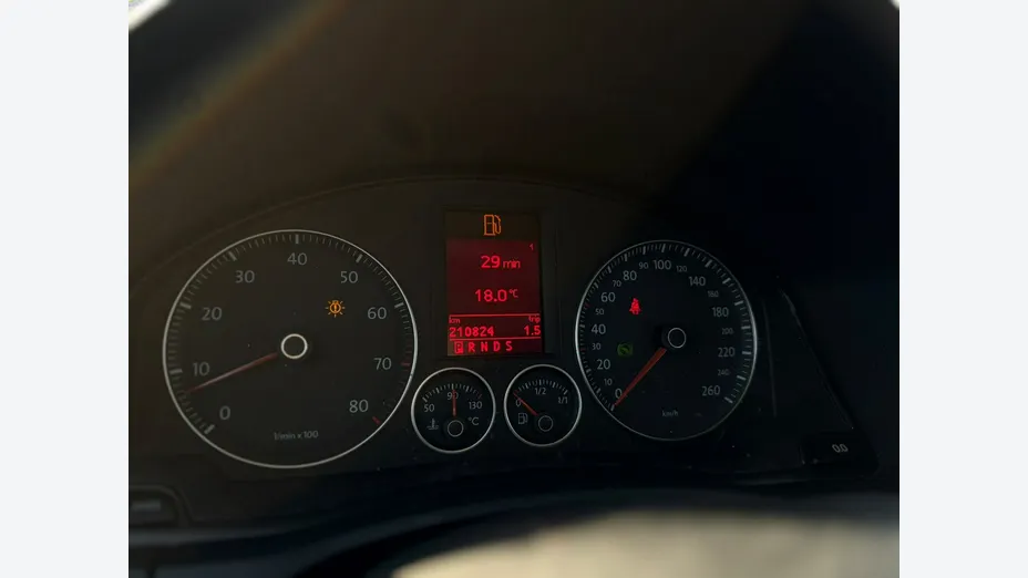 VOLKSWAGEN Golf -