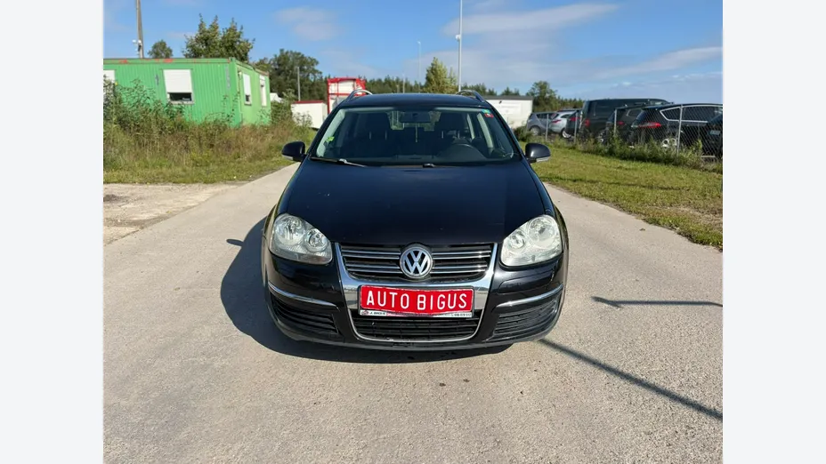VOLKSWAGEN Golf -