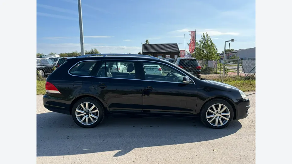 VOLKSWAGEN Golf -