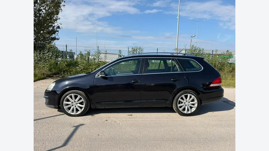 VOLKSWAGEN Golf -