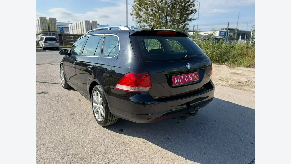 VOLKSWAGEN Golf -