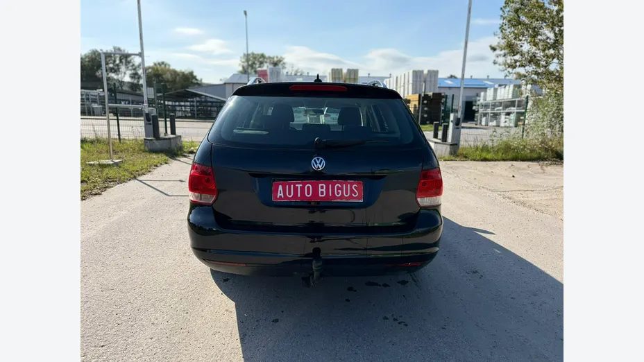 VOLKSWAGEN Golf -